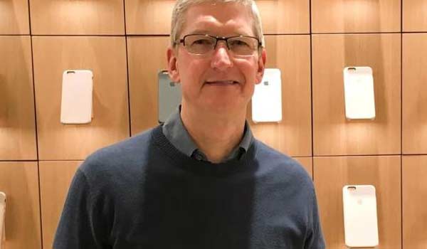 Apple festeggia i primi 5 anni del CEO Tim Cook