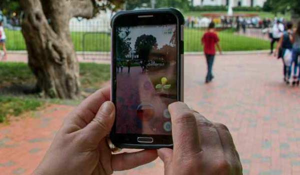 Tutti contro Pokémon Go, dal Vescovo di Noto a un sindaco francese