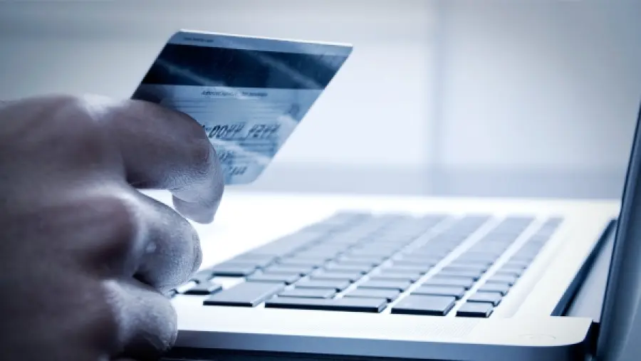 Frodi su Internet, attenzione a come utilizzare il bancomat