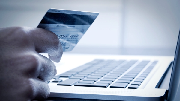 Frodi su Internet, attenzione a come utilizzare il bancomat