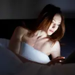 Ecco perché il tablet a letto nuoce alla salute