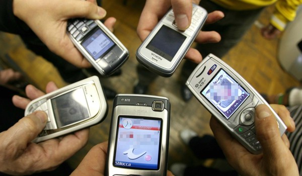 In Italia il 20% degli utenti usa ancora il cellulare tradizionale