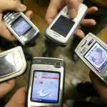 In Italia il 20% degli utenti usa ancora il cellulare tradizionale