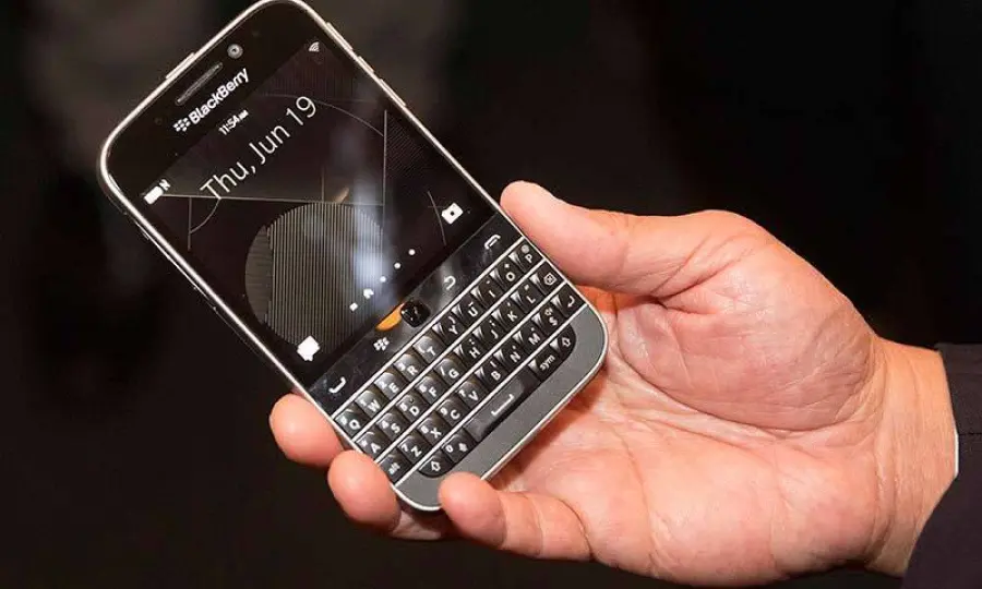 Blackberry Classic torna alle origini