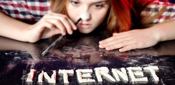 Internet, etichette contro la dipendenza digitale