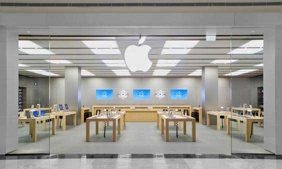 Si travestono da dipendenti e rubano Apple Store